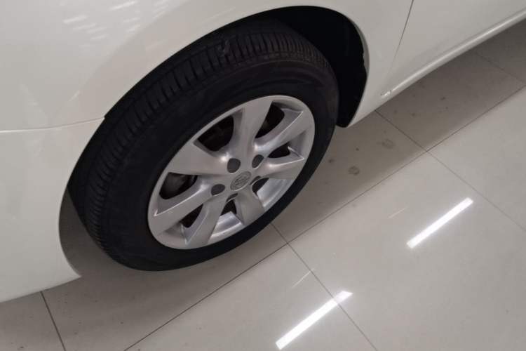 Used Nissan Tiida 2011 1.6L CVT Comfort Model Left Front Wheel Hub