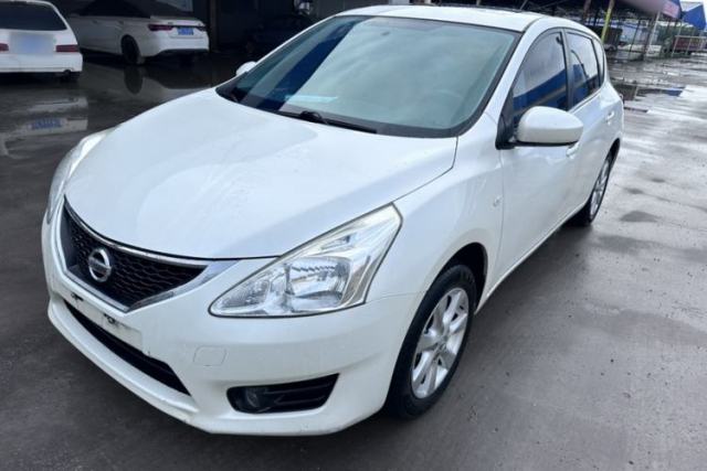 Ojetý Nissan Tiida 2011 1.6L CVT Smart Version