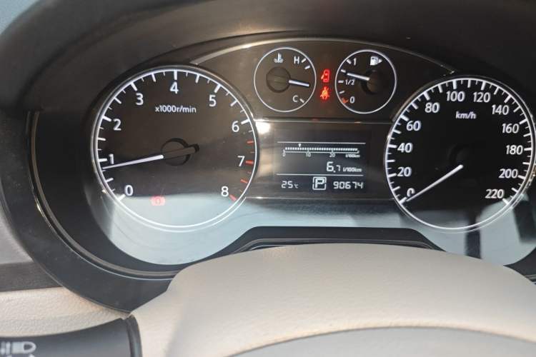 Used Nissan Tiida 2011 1.6L CVT Comfort Model Odometer Close Up