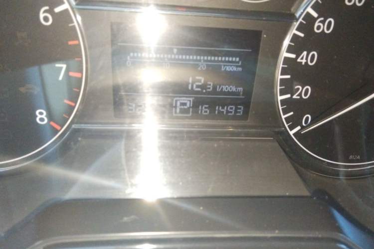 Used Nissan Tiida 2011 1.6L CVT Smart Version Odometer Close Up
