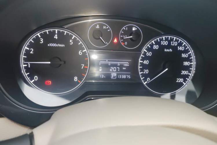 Used Nissan Tiida 2011 1.6L CVT Smart Version Odometer Close Up