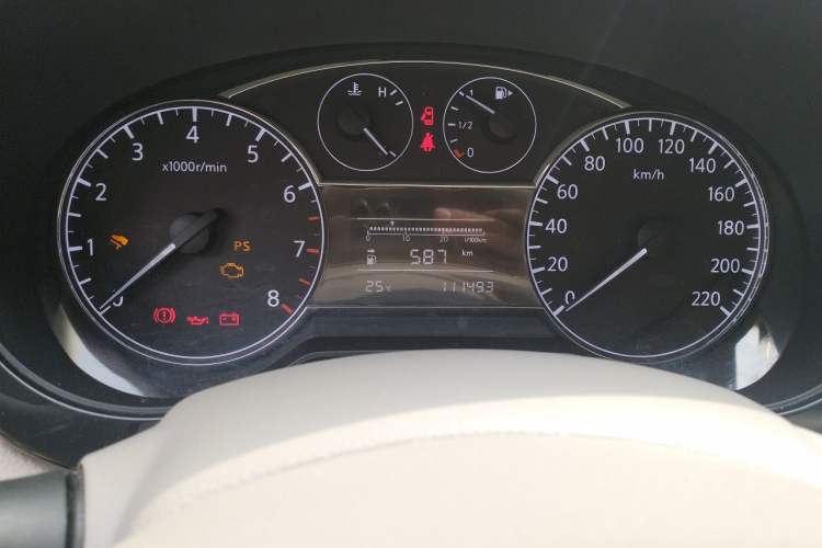 Used Nissan Tiida 2011 1.6L Manual Smart Version Odometer Close Up