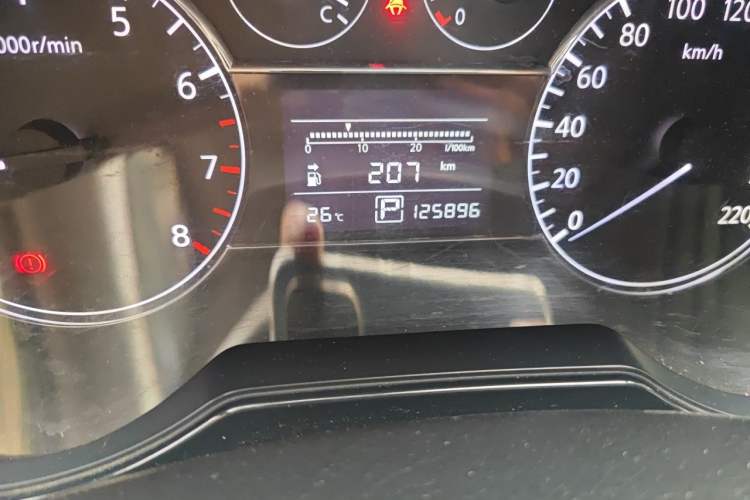 Used Nissan Tiida 2011 1.6L CVT Smart Version Odometer Close Up