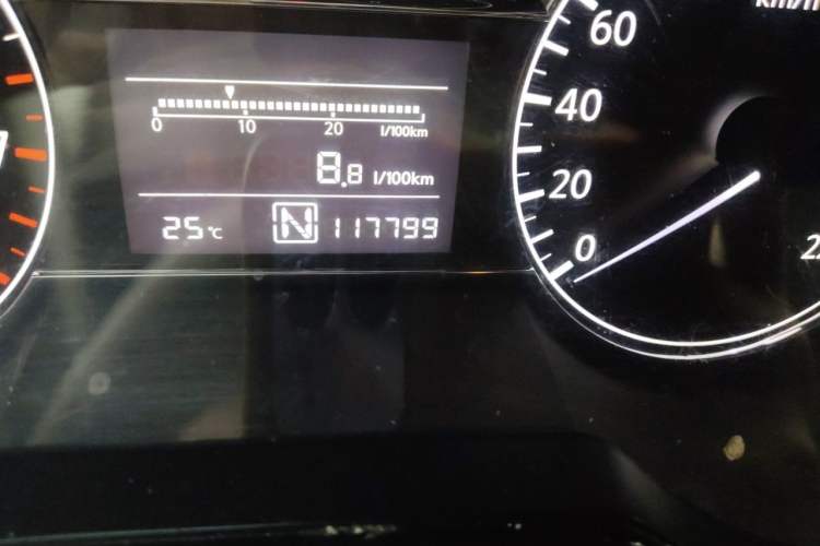 Used Nissan Tiida 2011 1.6L CVT Smart Version Odometer Close Up