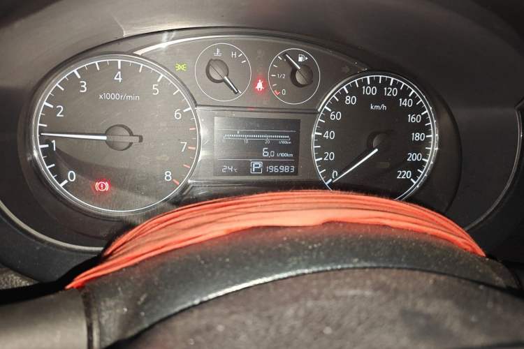 Used Nissan Tiida 2011 1.6L CVT Smart Version Odometer Close Up