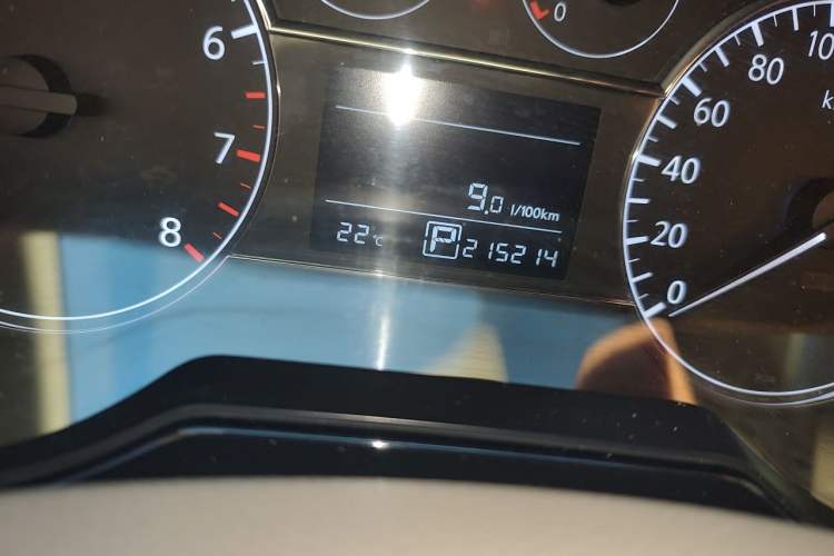 Used Nissan Tiida 2011 1.6L CVT Smart Version Odometer Close Up