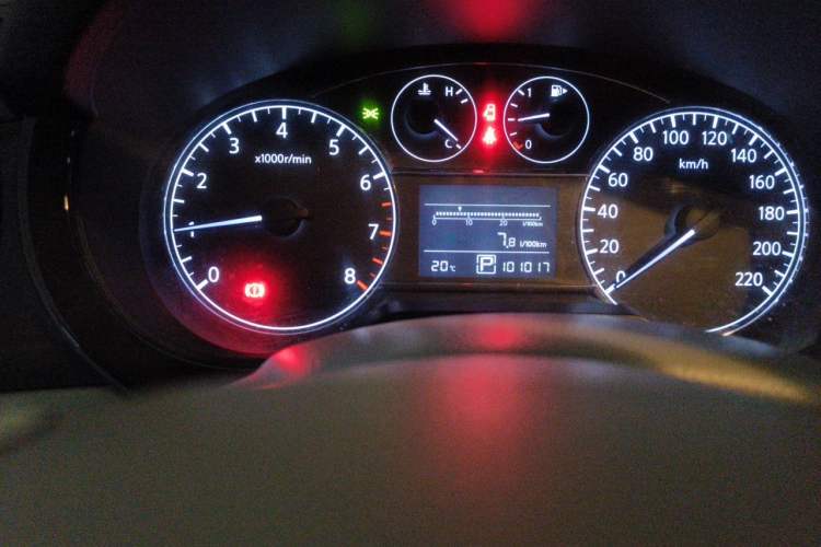 Used Nissan Tiida 2011 1.6L CVT Smart Version Odometer Close Up