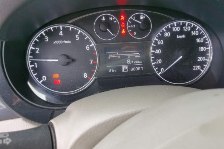 Used Nissan Tiida 2011 1.6L CVT Luxury Edition Odometer Close Up