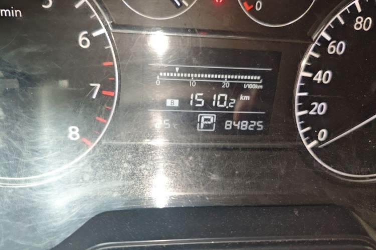 Used Nissan Tiida 2011 1.6L CVT Smart Version Odometer Close Up