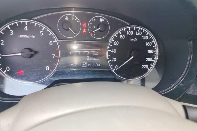 Used Nissan Tiida 2011 1.6L CVT Smart Version Odometer Close Up