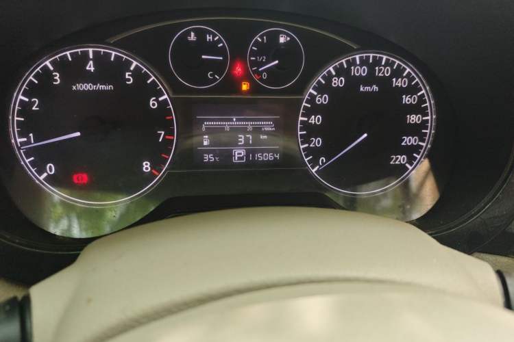 Used Nissan Tiida 2011 1.6L CVT Smart Version Odometer Close Up