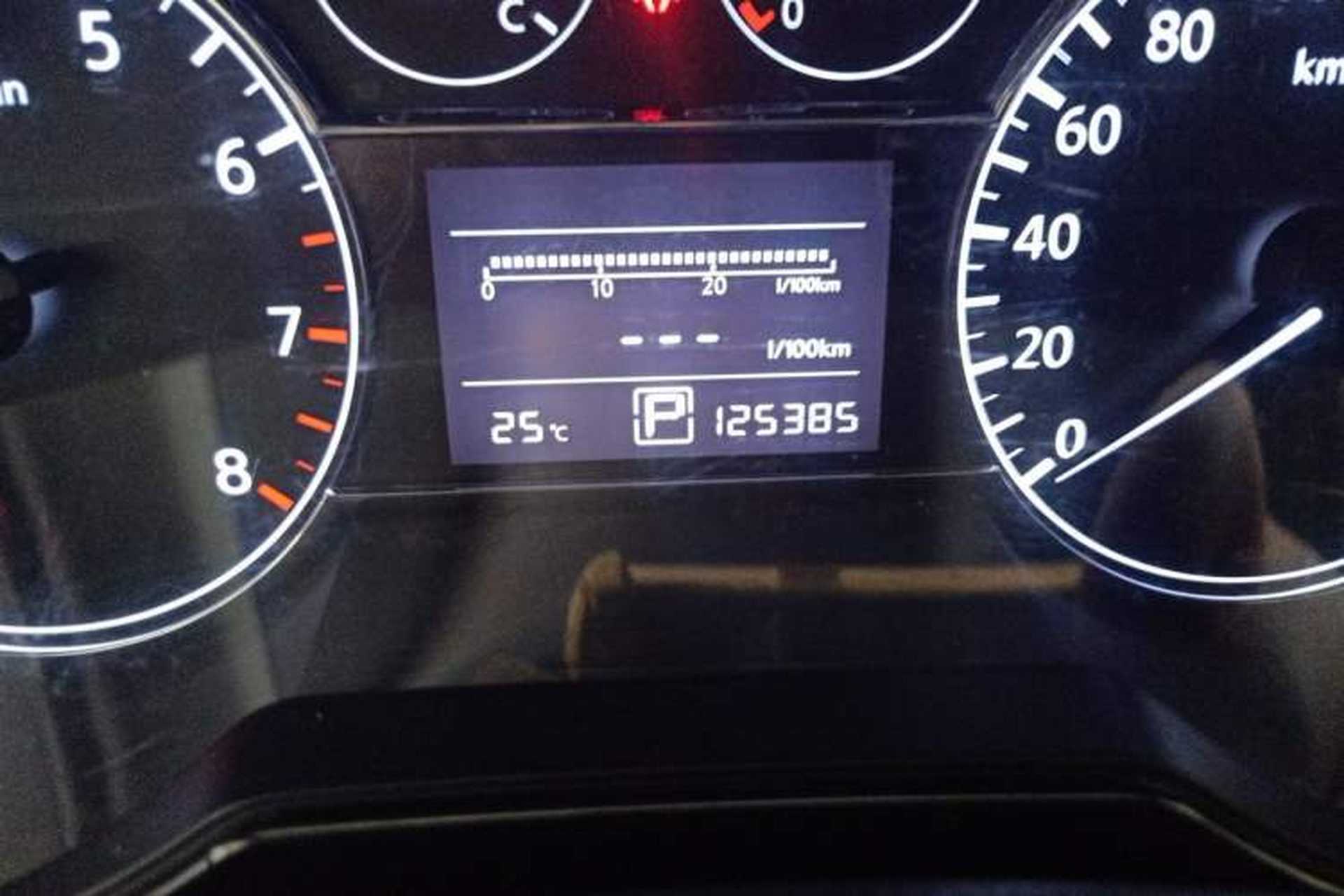 Used Nissan Tiida 2011 1.6L CVT Smart Version Odometer Close Up