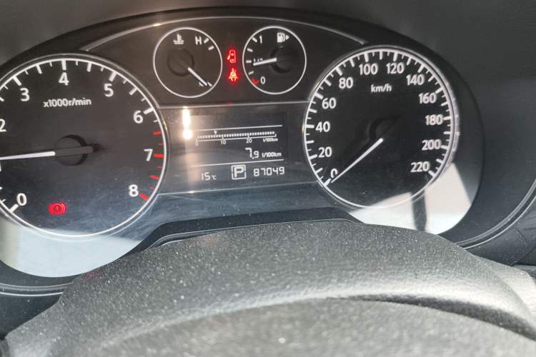 Used Nissan Tiida 2011 1.6L CVT Smart Version Odometer Close Up