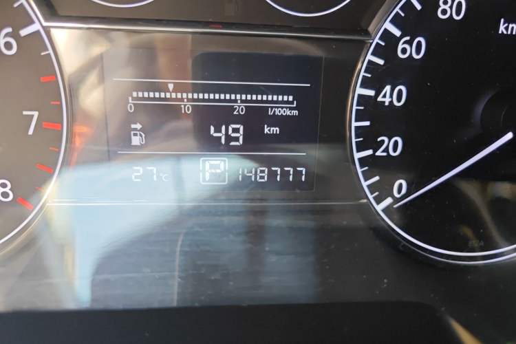 Used Nissan Tiida 2011 1.6L CVT Smart Version Odometer Close Up