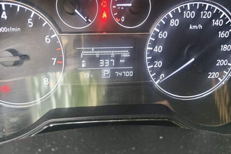 Used Nissan Tiida 2011 1.6L CVT Comfort Model Odometer Close Up