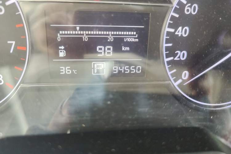 Used Nissan Tiida 2011 1.6L CVT Smart Version Odometer Close Up