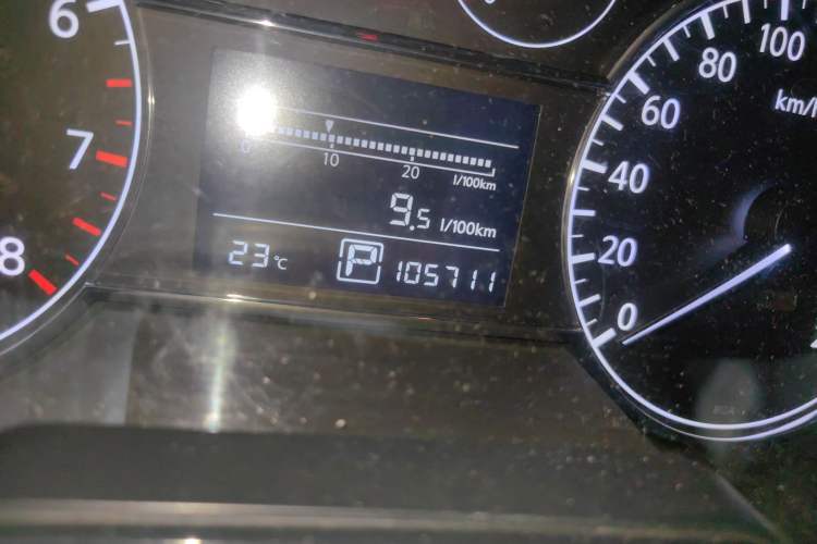 Used Nissan Tiida 2011 1.6L CVT Smart Version Odometer Close Up