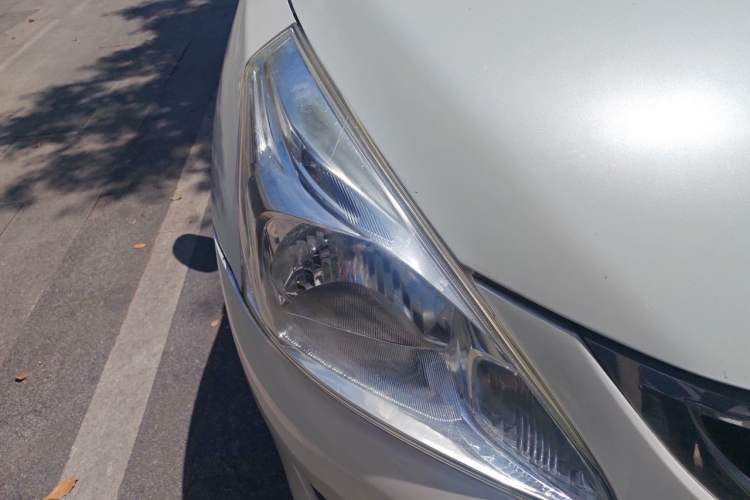 Used Nissan Tiida 2011 1.6L CVT Comfort Model Right Front Headlight