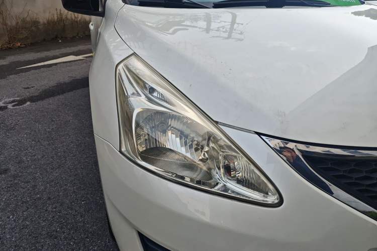Used Nissan Tiida 2011 1.6L CVT Comfort Model Right Front Headlight