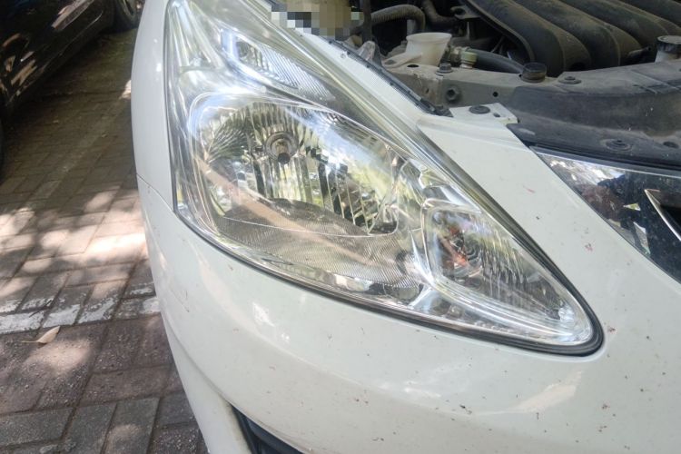 Used Nissan Tiida 2011 1.6L CVT Comfort Model Right Front Headlight