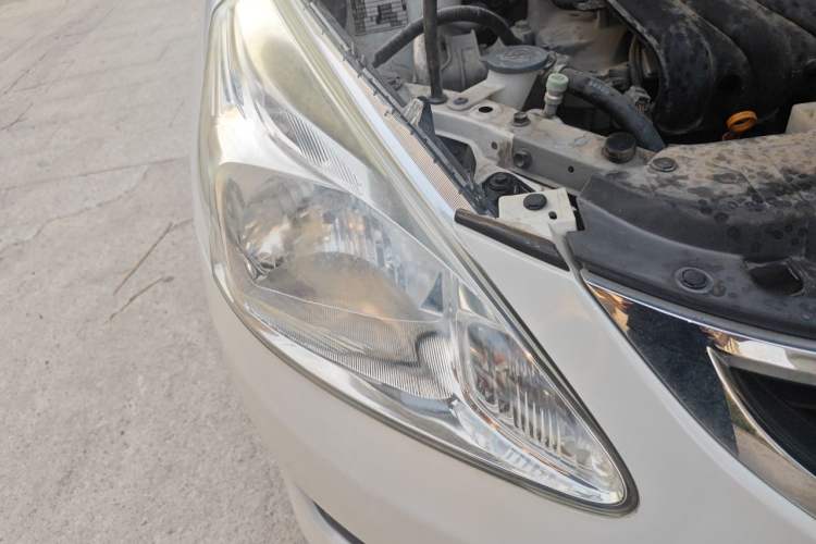 Used Nissan Tiida 2011 1.6L CVT Comfort Model Right Front Headlight
