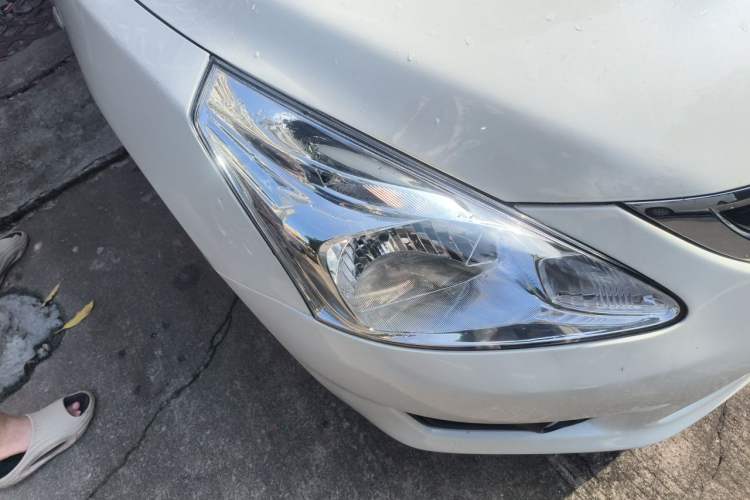 Used Nissan Tiida 2011 1.6L CVT Comfort Model Right Front Headlight