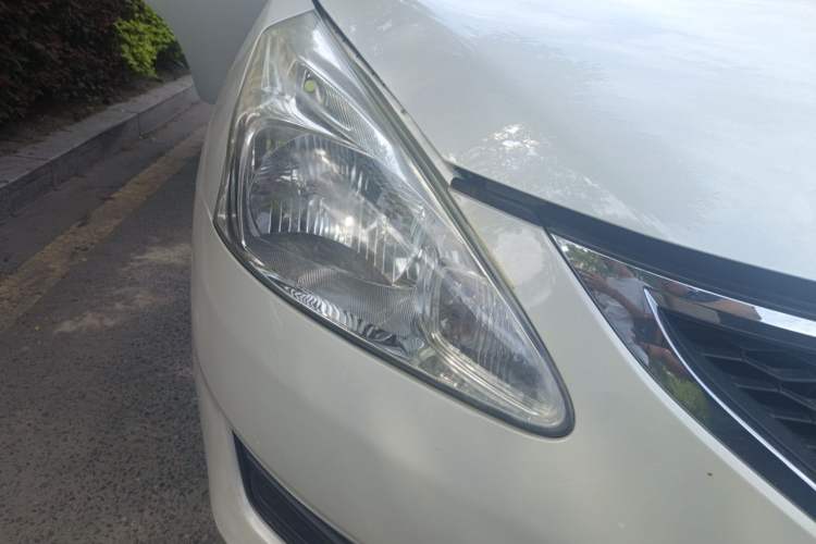 Used Nissan Tiida 2011 1.6L CVT Comfort Model Right Front Headlight