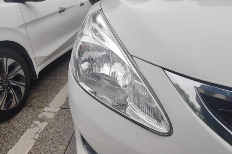 Used Nissan Tiida 2011 1.6L CVT Smart Version Right Front Headlight