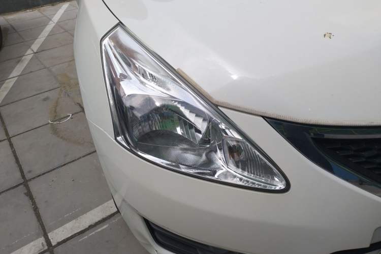 Used Nissan Tiida 2011 1.6L Manual Smart Version Right Front Headlight