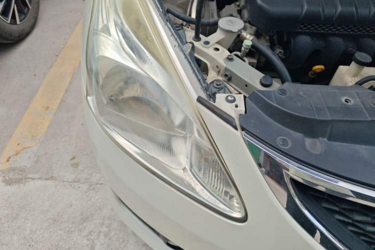 Used Nissan Tiida 2011 1.6L CVT Smart Version Right Front Headlight
