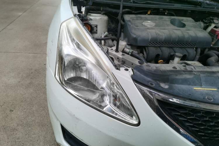 Used Nissan Tiida 2011 1.6L CVT Comfort Model Right Front Headlight