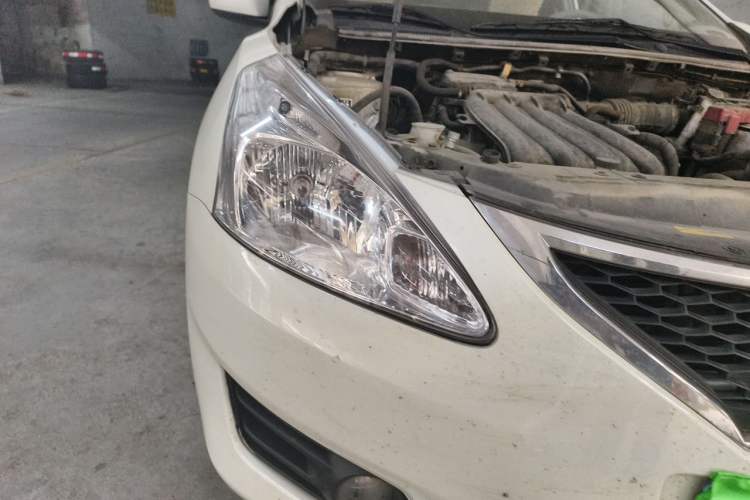 Used Nissan Tiida 2011 1.6L CVT Comfort Model Right Front Headlight