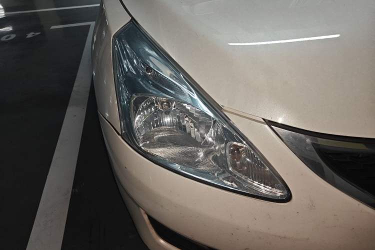 Used Nissan Tiida 2011 1.6L CVT Smart Version Right Front Headlight