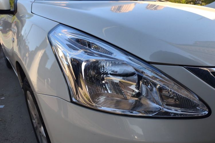 Used Nissan Tiida 2011 1.6L CVT Smart Version Right Front Headlight