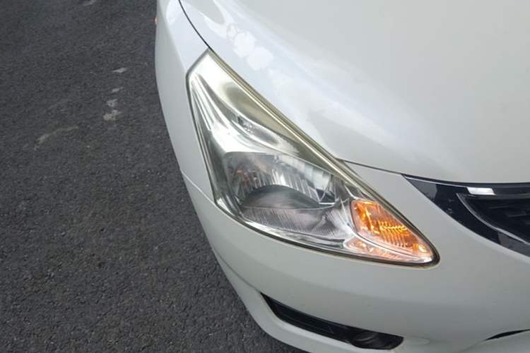 Used Nissan Tiida 2011 1.6L CVT Smart Version Right Front Headlight