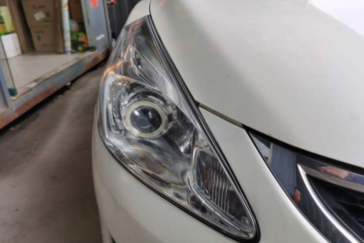 Used Nissan Tiida 2011 1.6L CVT Luxury Edition Right Front Headlight