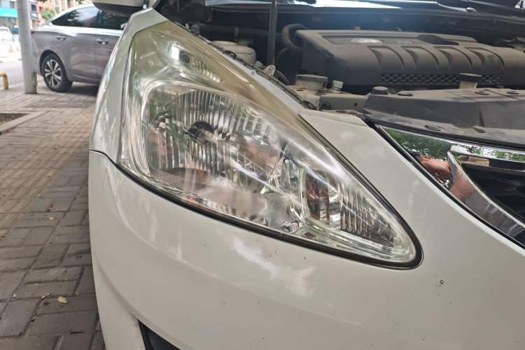 Used Nissan Tiida 2011 1.6L CVT Smart Version Right Front Headlight