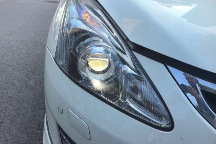 Used Nissan Tiida 2011 1.6T M-CVT Cool Edition Right Front Headlight