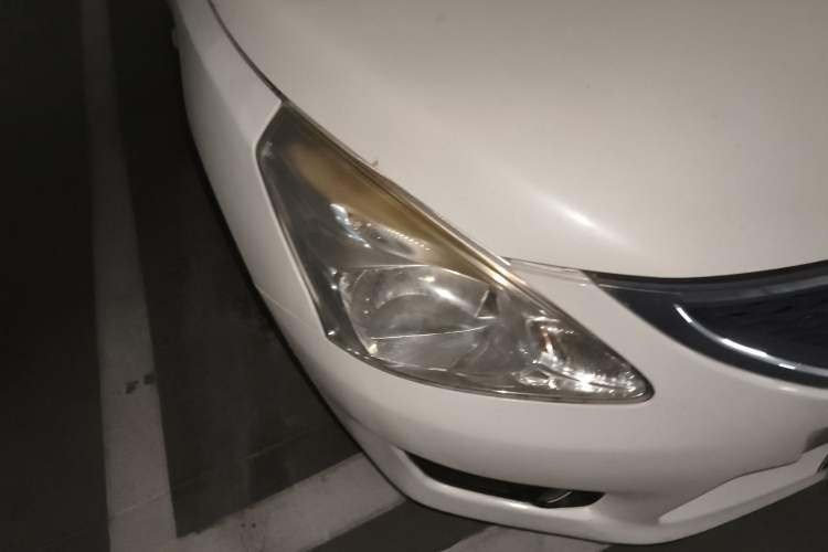 Used Nissan Tiida 2011 1.6L CVT Comfort Model Right Front Headlight