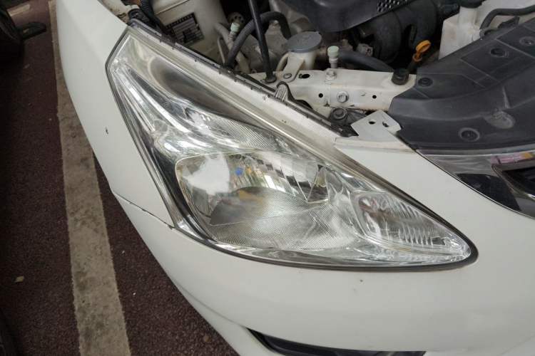 Used Nissan Tiida 2011 1.6L CVT Smart Version Right Front Headlight