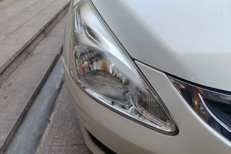 Used Nissan Tiida 2011 1.6L CVT Smart Version Right Front Headlight
