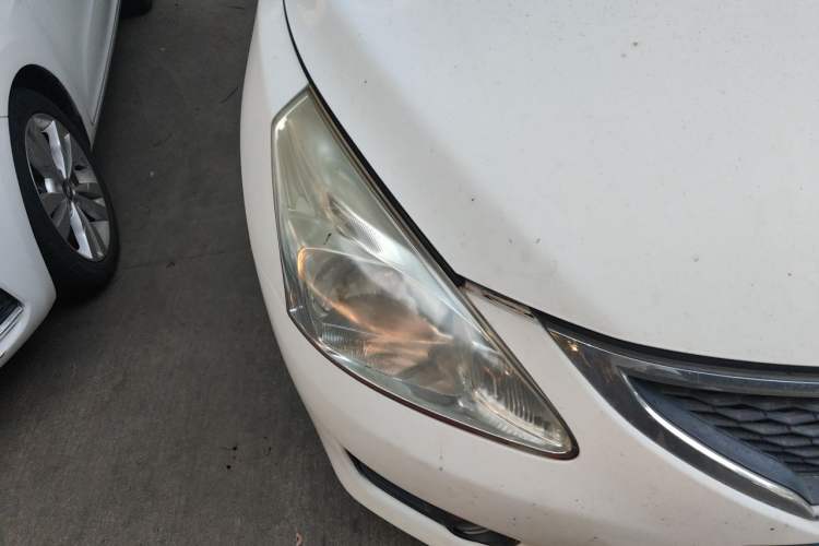 Used Nissan Tiida 2011 1.6L CVT Comfort Model Right Front Headlight
