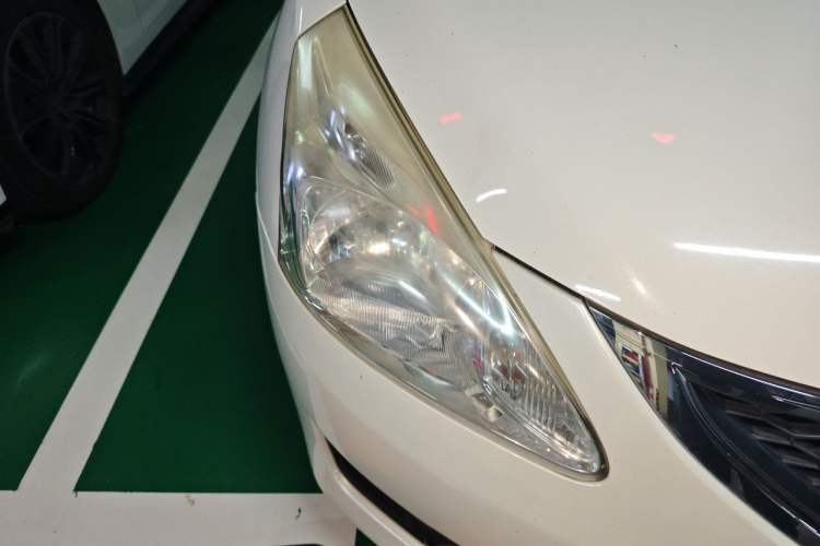 Used Nissan Tiida 2011 1.6L CVT Comfort Model Right Front Headlight