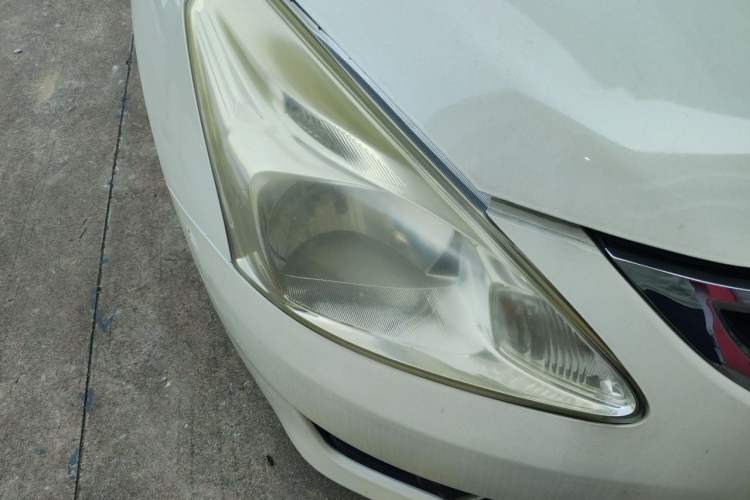 Used Nissan Tiida 2011 1.6L CVT Smart Version Right Front Headlight