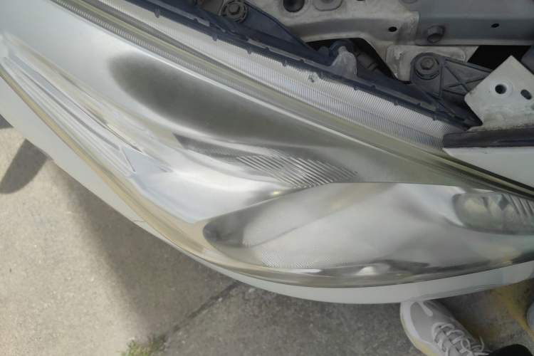 Used Nissan Tiida 2011 1.6L CVT Comfort Model Right Front Headlight