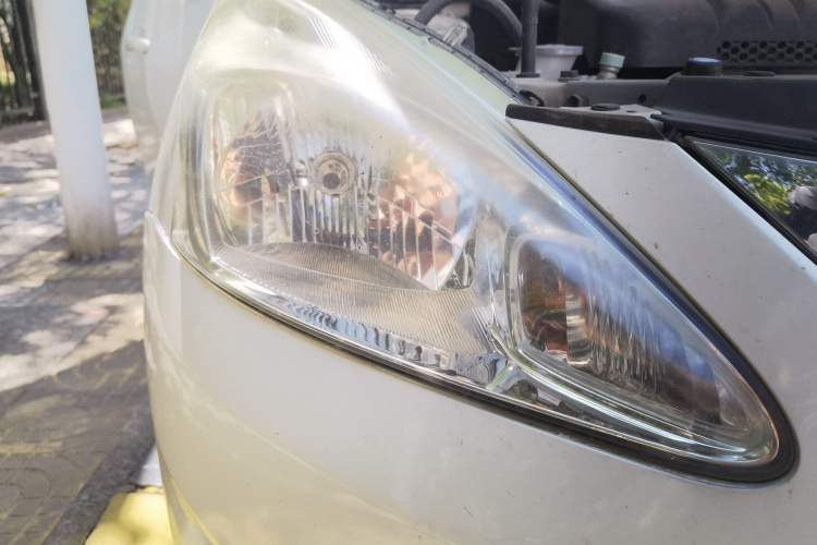 Used Nissan Tiida 2011 1.6L CVT Comfort Model Right Front Headlight