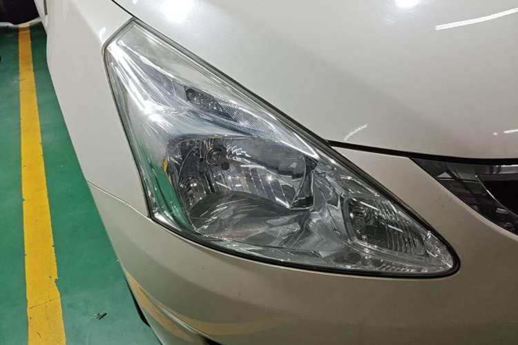 Used Nissan Tiida 2011 1.6L CVT Comfort Model Right Front Headlight