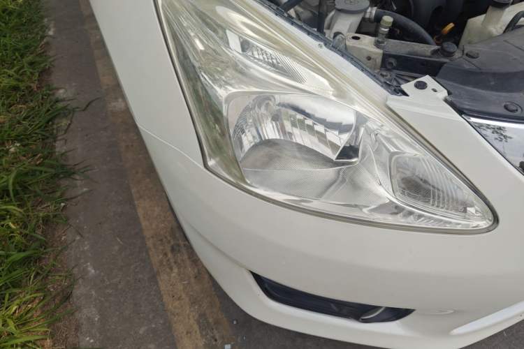 Used Nissan Tiida 2011 1.6L CVT Comfort Model Right Front Headlight