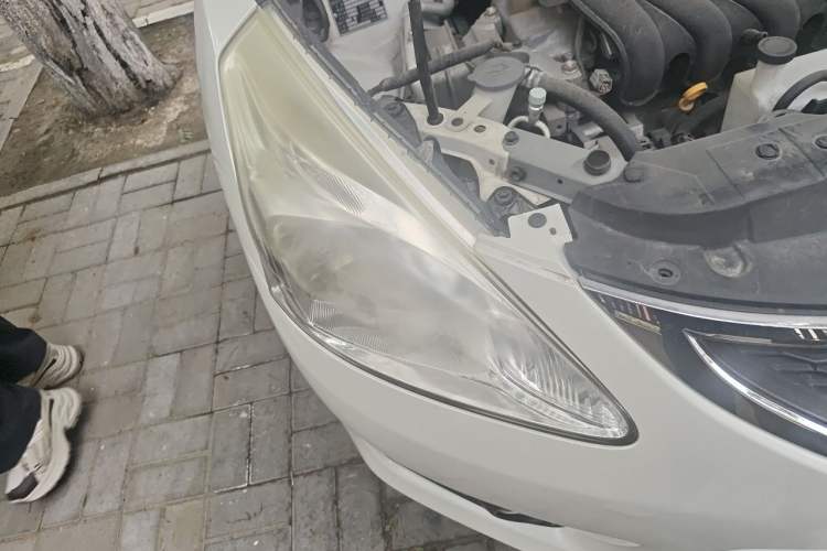 Used Nissan Tiida 2011 1.6L CVT Comfort Model Right Front Headlight