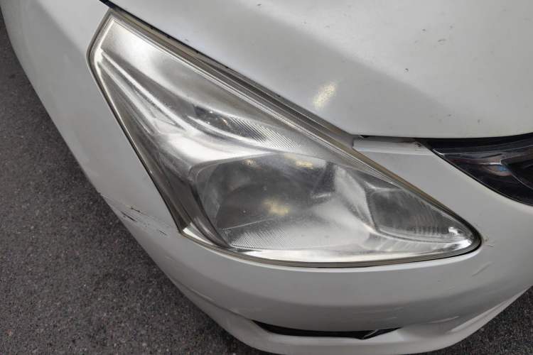 Used Nissan Tiida 2011 1.6L CVT Smart Version Right Front Headlight